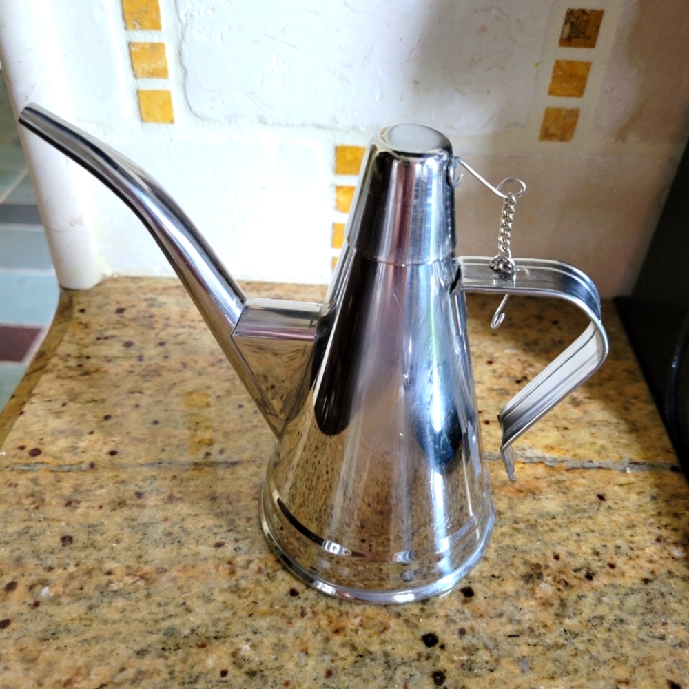 Oil dispenser